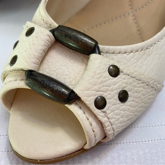 Beige Womens Peeble Grain Leather Peep Toe Wedge Heels - EUC size 8 - Picture 3 of 5